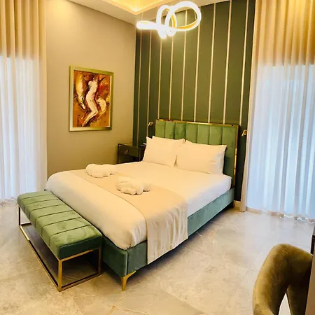 Howard House 4*