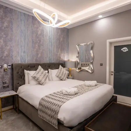 Howard House 4*