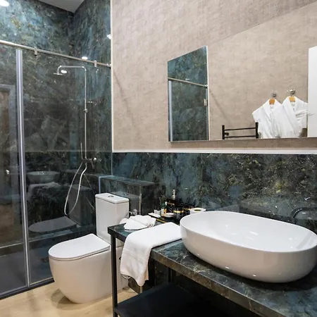 Howard House 4*