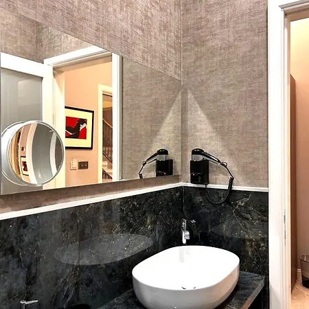 Bed & Breakfast Howard House 4*