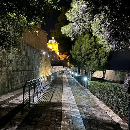 Howard House * Mdina