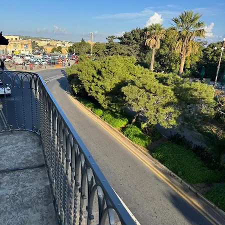 Howard House 4* イムディーナ