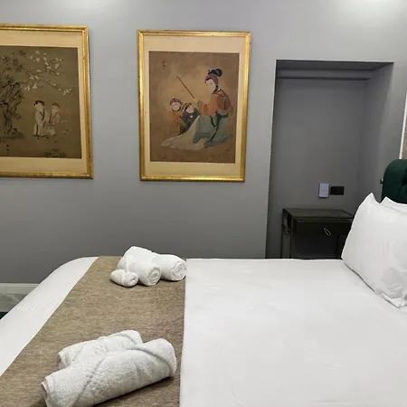 Bed & Breakfast Howard House 4*