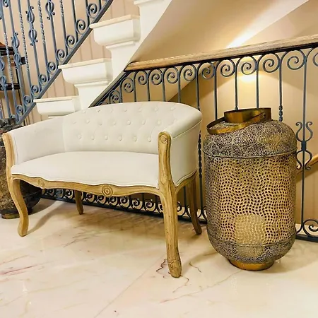 Howard House 4*