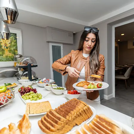 Howard House Bed and Breakfast 4*