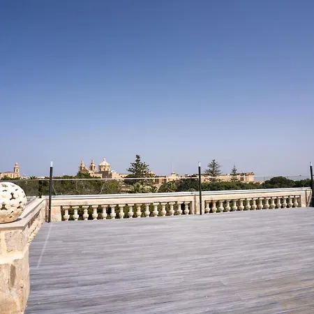 ベッド・アンド・ブレックファスト Howard House イムディーナ