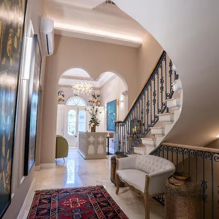 Howard House 4* イムディーナ