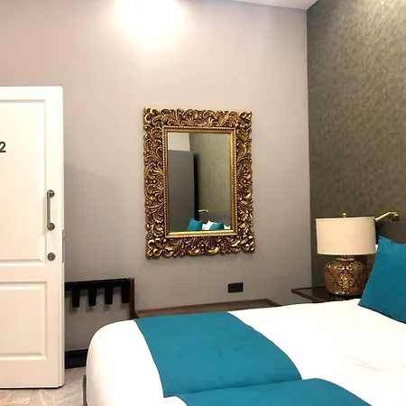 Howard House Bed and Breakfast Μντίνα