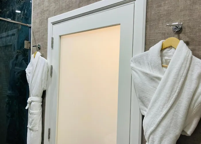 Bed and Breakfast Howard House 4*