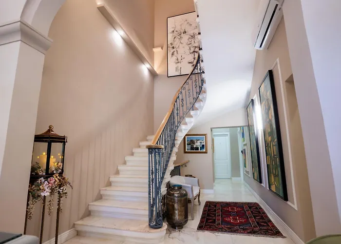 Howard House Bed & Breakfast 4*